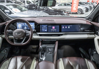 Подержанный автомобиль Geely Monjaro 2023 года (12 фото)
