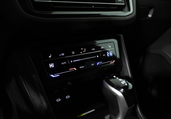 Подержанный автомобиль Volkswagen Tiguan 2022 года (16 фото)