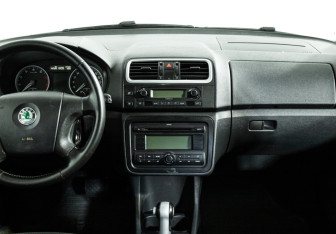 Подержанный автомобиль Skoda Fabia Hatchback 2008 года (14 фото)