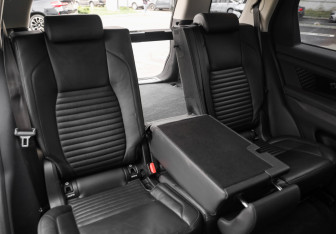 Подержанный автомобиль Land Rover Discovery Sport 2020 года (32 фото)