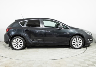 Подержанный автомобиль Opel Astra Hatchback 2013 года (4 фото)