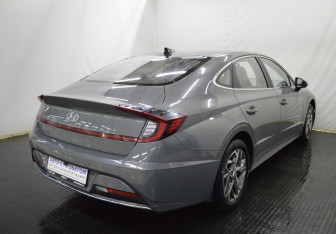 Подержанный автомобиль Hyundai Sonata 2023 года (5 фото)