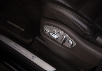 Подержанный автомобиль Porsche Macan 2016 года (23 фото)