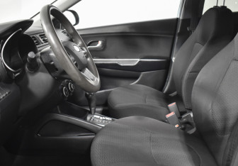 Подержанный автомобиль Kia Rio Sedan 2012 года (10 фото)