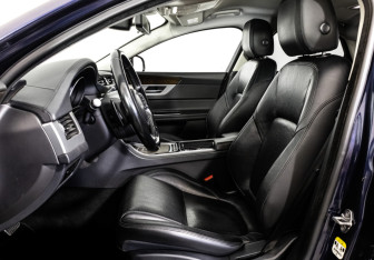 Подержанный автомобиль Jaguar XF Sedan 2016 года (25 фото)