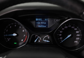 Подержанный автомобиль Ford Focus Sedan 2011 года (13 фото)