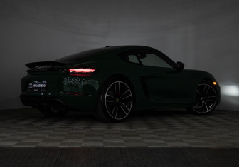Подержанный автомобиль Porsche Cayman 2018 года (23 фото)