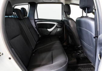 Подержанный автомобиль Nissan Terrano 2014 года (14 фото)