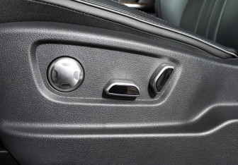 Подержанный автомобиль Hongqi HQ9 2022 года (19 фото)