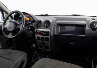 Подержанный автомобиль Renault Logan Sedan 2007 года (9 фото)