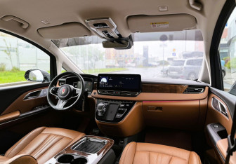 Подержанный автомобиль Hongqi HQ9 2022 года (12 фото)