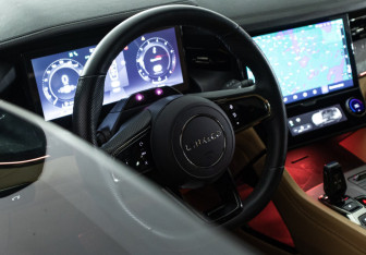 Подержанный автомобиль Lynk&Co 09 2023 года (28 фото)