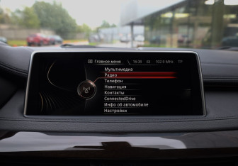 Подержанный автомобиль BMW X6 2016 года (19 фото)