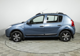 Подержанный автомобиль Renault Sandero 2012 года (8 фото)