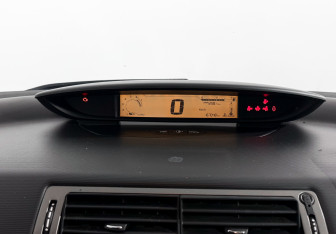 Подержанный автомобиль Citroen C4 Hatchback 2010 года (17 фото)