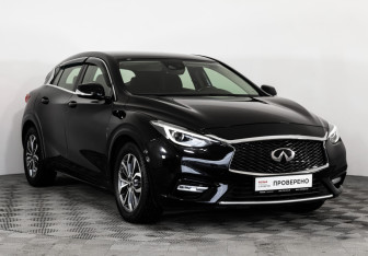 Подержанный автомобиль Infiniti Q30 2017 года (5 фото)