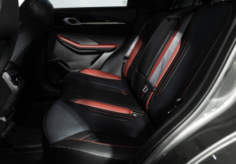 Подержанный автомобиль Geely Coolray 2023 года (10 фото)