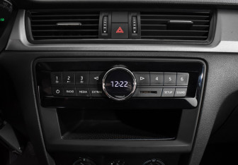 Подержанный автомобиль Skoda Rapid Liftback 2017 года (14 фото)