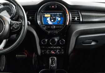 Подержанный автомобиль MINI Hatch 2020 года (14 фото)