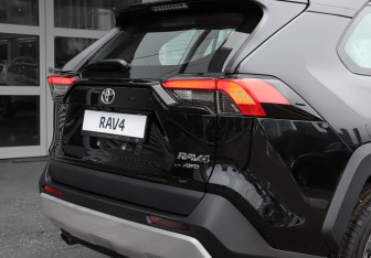 Новый Toyota RAV4 2025 (5 фото)