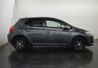 Подержанный автомобиль Toyota Auris Hatchback 2008 года (4 фото)