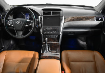 Подержанный автомобиль Toyota Camry Sedan 2017 года (13 фото)