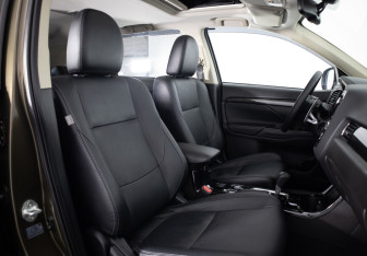 Подержанный автомобиль Mitsubishi Outlander 2015 года (16 фото)