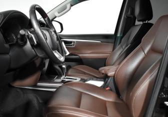 Подержанный автомобиль Toyota Fortuner 2020 года (10 фото)