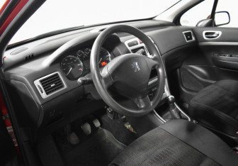 Подержанный автомобиль Peugeot 307 Hatchback 2007 года (9 фото)
