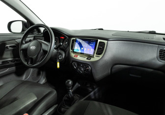 Подержанный автомобиль Kia Rio Sedan 2011 года (9 фото)