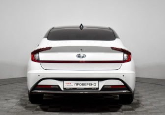 Подержанный автомобиль Hyundai Sonata 2020 года (6 фото)
