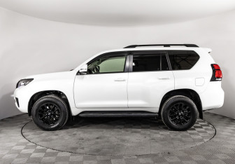 Подержанный автомобиль Toyota Land Cruiser Prado 2021 года (10 фото)
