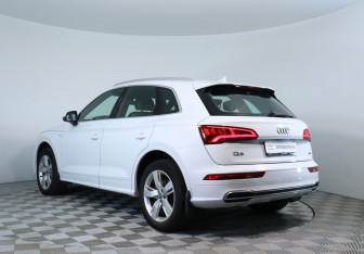 Подержанный автомобиль Audi Q5 2020 года (8 фото)