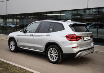 Подержанный автомобиль BMW X3 2019 года (5 фото)