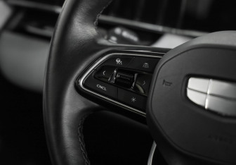 Подержанный автомобиль Geely Atlas 2024 года (12 фото)
