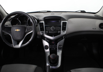 Подержанный автомобиль Chevrolet Cruze Sedan 2012 года (10 фото)