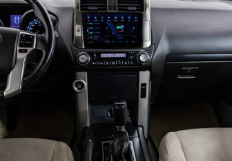 Подержанный автомобиль Toyota Land Cruiser Prado 2010 года (12 фото)