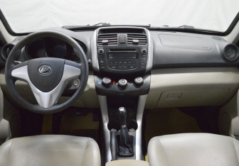 Подержанный автомобиль Lifan X60 2013 года (14 фото)