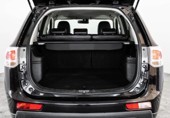 Подержанный автомобиль Mitsubishi Outlander 2012 года (20 фото)