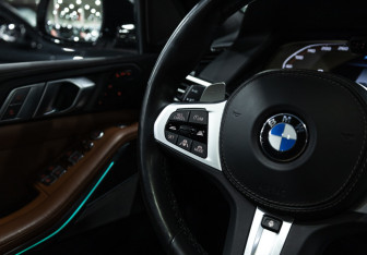 Подержанный автомобиль BMW X7 2021 года (28 фото)