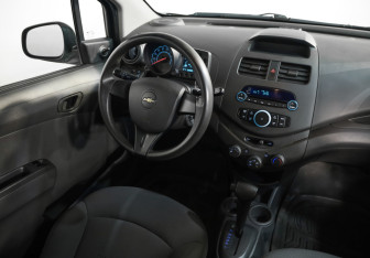 Подержанный автомобиль Chevrolet Spark 2013 года (8 фото)
