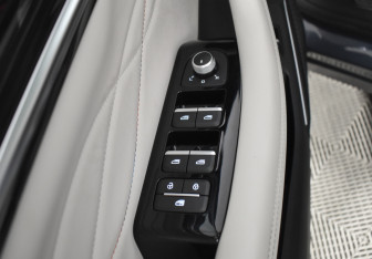 Подержанный автомобиль Geely Monjaro 2022 года (19 фото)