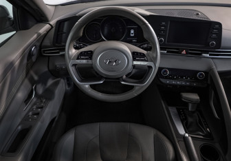 Подержанный автомобиль Hyundai Elantra Sedan 2021 года (10 фото)