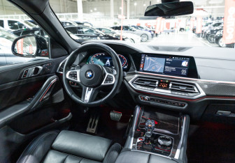 Подержанный автомобиль BMW X6 2021 года (23 фото)