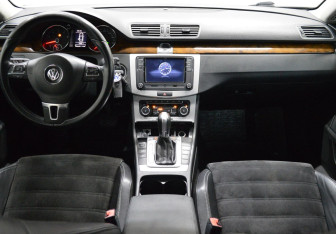 Подержанный автомобиль Volkswagen Passat CC 2010 года (14 фото)
