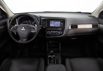 Подержанный автомобиль Mitsubishi Outlander 2013 года (9 фото)