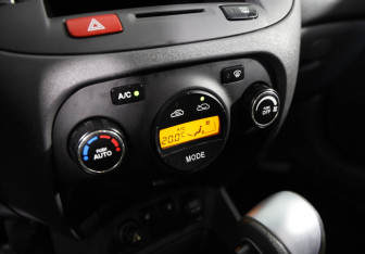 Подержанный автомобиль Kia Rio Hatchback 2007 года (13 фото)