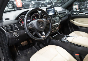 Подержанный автомобиль Mercedes-Benz GLE 2016 года (14 фото)
