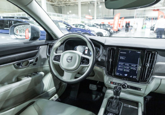 Подержанный автомобиль Volvo V90 Cross Country 2019 года (30 фото)