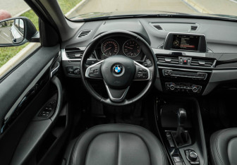 Подержанный автомобиль BMW X1 2016 года (15 фото)